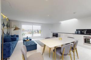 Superb 3-Bedroom with Balcony in the Heart of Notting Hill - 6 Mins to Tube Station