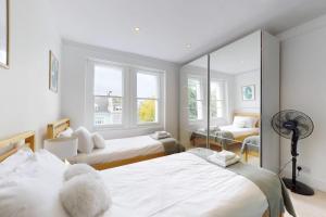 Superb 3-Bedroom with Balcony in the Heart of Notting Hill - 6 Mins to Tube Station