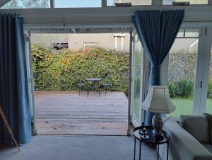 Elegant Art Deco Gem Cosy 3BR Retreat