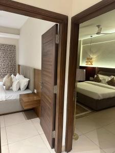 Boudhi House Minimalist Retreat with Ganges View