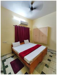 Varanasi Hotel P&G ON Ganges Varanasi - Walking Distance From Baba Vishwanath Temple And Balcony Ganga View - Wi-fi #Fully Air Conditioned & Spacious Rooms #Restaurant - Best Budget Guest House In Varanasi