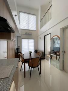 Comfort Meets Style 2 BR Loft