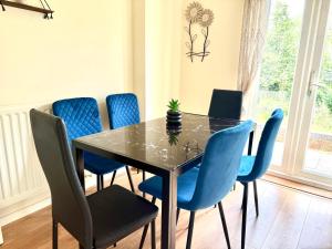 Semi-Detached Holiday Home in Ashford with Spacious Parking in Secure Neighbourhood