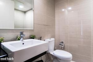 Luxury 1 BR in Venice Residences, Mckinley Hill Fast Wi-Fi Washer