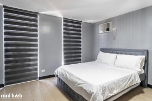 Luxury 1 BR in Venice Residences, Mckinley Hill Fast Wi-Fi Washer