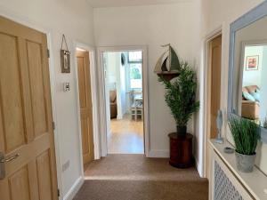 3 Bed in Freshwater 66583