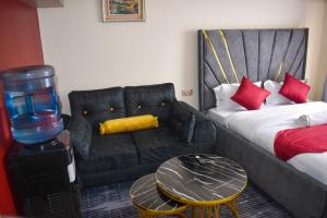 Carnelian South Suite