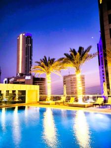Apartment in Dubai Marina with Sea View & Balcony & Pool