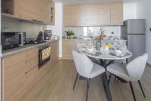 Frank Porter - Acacia, Park Heights Tower A