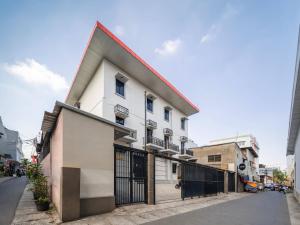 Cove Oekude Residence