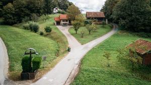 Bee House & Apartment 