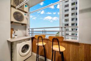 Ocean View 2Bedrooms Apartment & Balcony - 2 min Walk to Beach