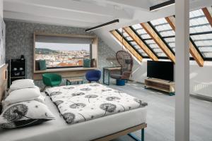 EA Hotel Moment Self Check-In