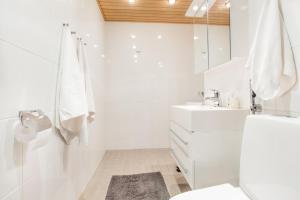 Practical & Spacious apartment in Helsinki District, Private Sauna, Free WiFi