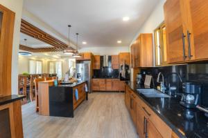 La Vega Villa with Private Pool and BBQ