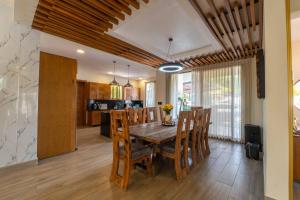 La Vega Villa with Private Pool and BBQ