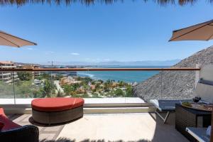 Ocean View Condo with Resort Pool & Beach