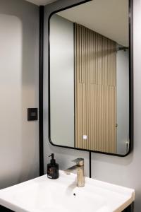 Metrolux City Contemporary Hotel