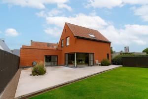 Charming Chic Stay with Garden Views & Parking