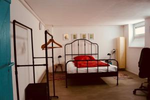 Modern Backyard Apartment, RE center