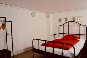 Modern Backyard Apartment, RE center