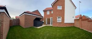 Detached 4BR House - Private Garden, Garage & Parking - Perfect for Long Stays, Families, Contractors