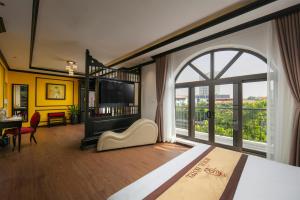 Royal Hotel & Spa Vinh Yen 2
