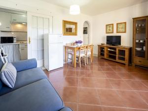 Alcaudon - Playa Isla Canela IAHL59P273