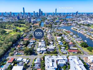 The Chill House - Heated Pool - Entertainment Area