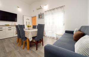 3 Bedroom Beautiful Apartment In Maslenica