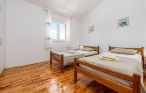 3 Bedroom Beautiful Apartment In Maslenica 