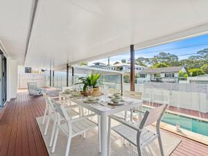 The Chill House - Heated Pool - Entertainment Area