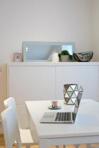 Modern 1BR by Rochusmarkt Walk to Vienna Center