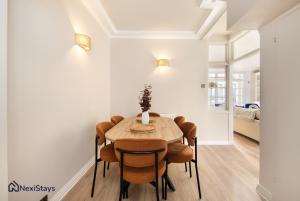 10 Mins Walk to Harrods Belgravia Mews House