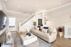 10 Mins Walk to Harrods Belgravia Mews House