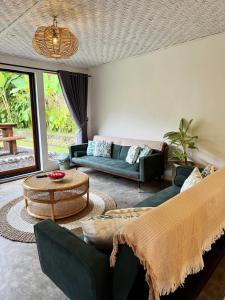 Little Munduk, full private villa