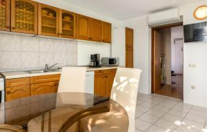 1 Bedroom Beautiful Apartment In Rab 