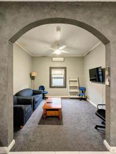 Cosy Lodge Mount Gambier close to shopping, eating