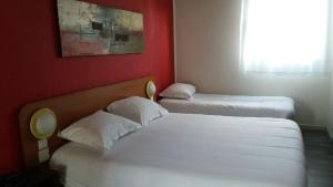 Hotels Hotel - Restaurant du Lac - Agen : Chambre Familiale (3 Adultes)