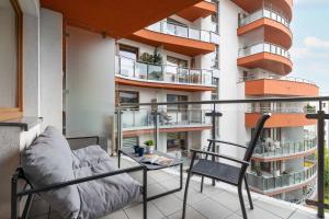 Modern Apartment with Desk and Balcony by Noclegi Renters