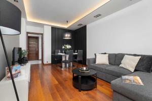 Modern Apartment with Desk and Balcony by Noclegi Renters