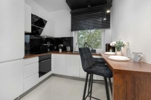 Modern Apartment with Desk and Balcony by Noclegi Renters