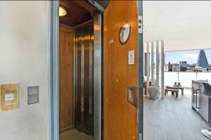 Elite Penthouse prime location