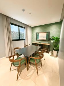 Elegant 3BR Apartment with Private Outdoor Lounge - NZL255