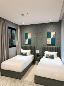 Elegant 3BR Apartment with Private Outdoor Lounge - NZL255