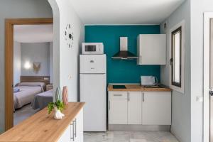 Acogedor apartamento con piscina y terraza, cerca del mar