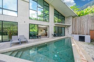 Spacious 3-storey pool villa 3BR perched on the hills