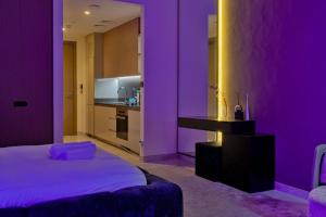 Stylish Studio with Stunning City Views