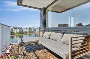 Luxury Apt with Harbor Views 2