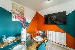 Huge Long Stay Discounts - Free Parking & WiFi